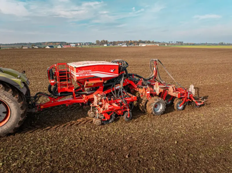 Agregat do uprawy pasowej Czajkowski STK — wizualizacja maszyny strip-till