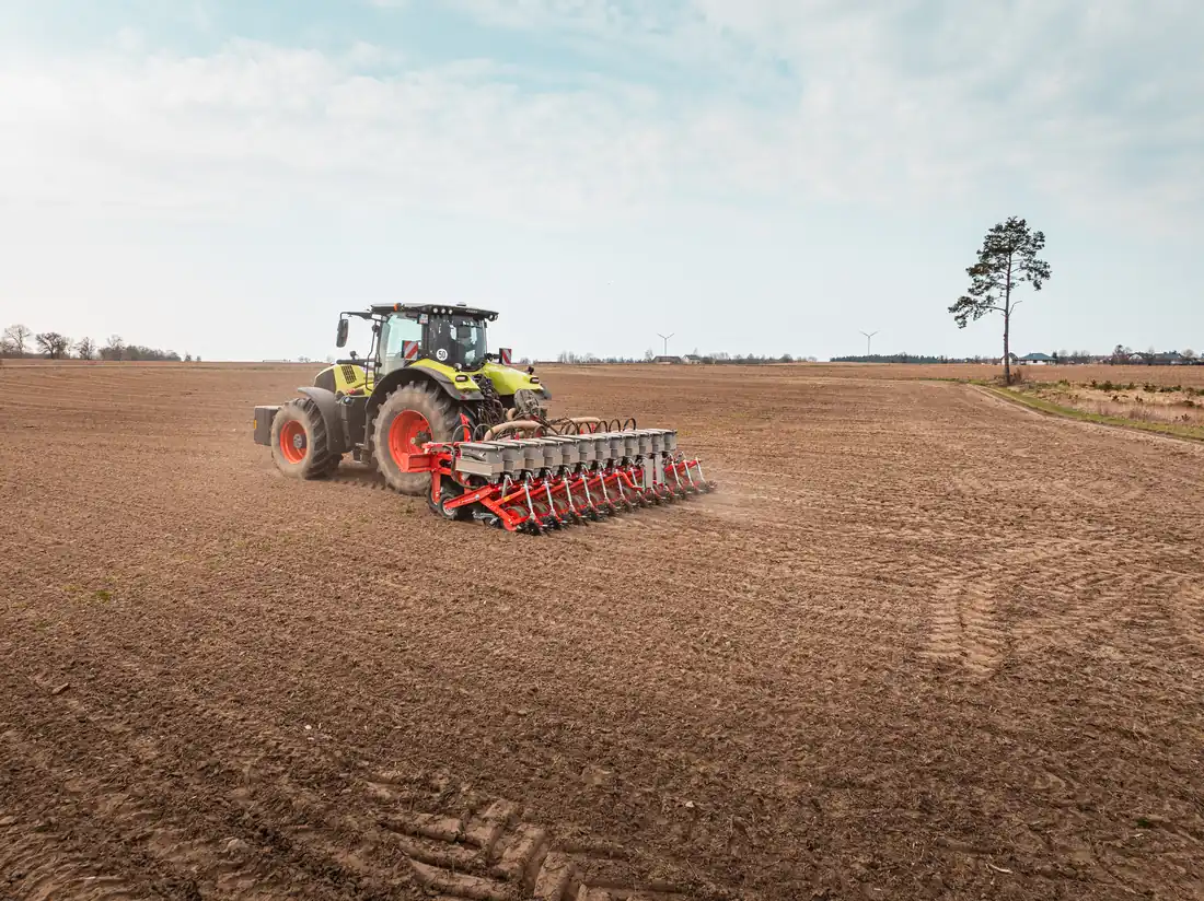 Czajkowski PSP seeder working in the field